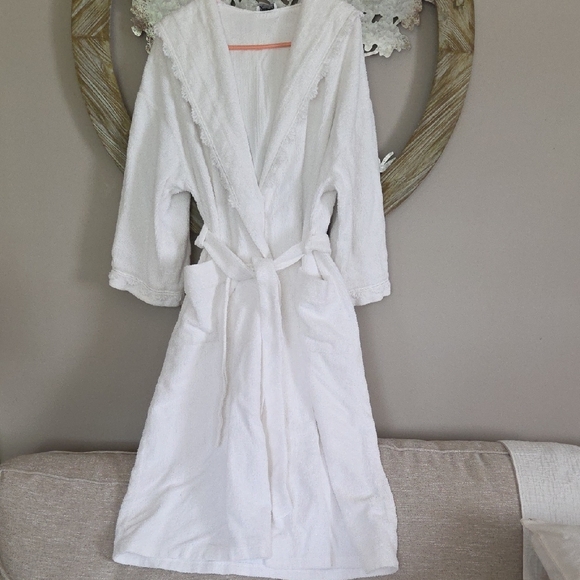 Classic White Hooded Terry Robe - Women’s Bathrobe - Picture 4 of 9